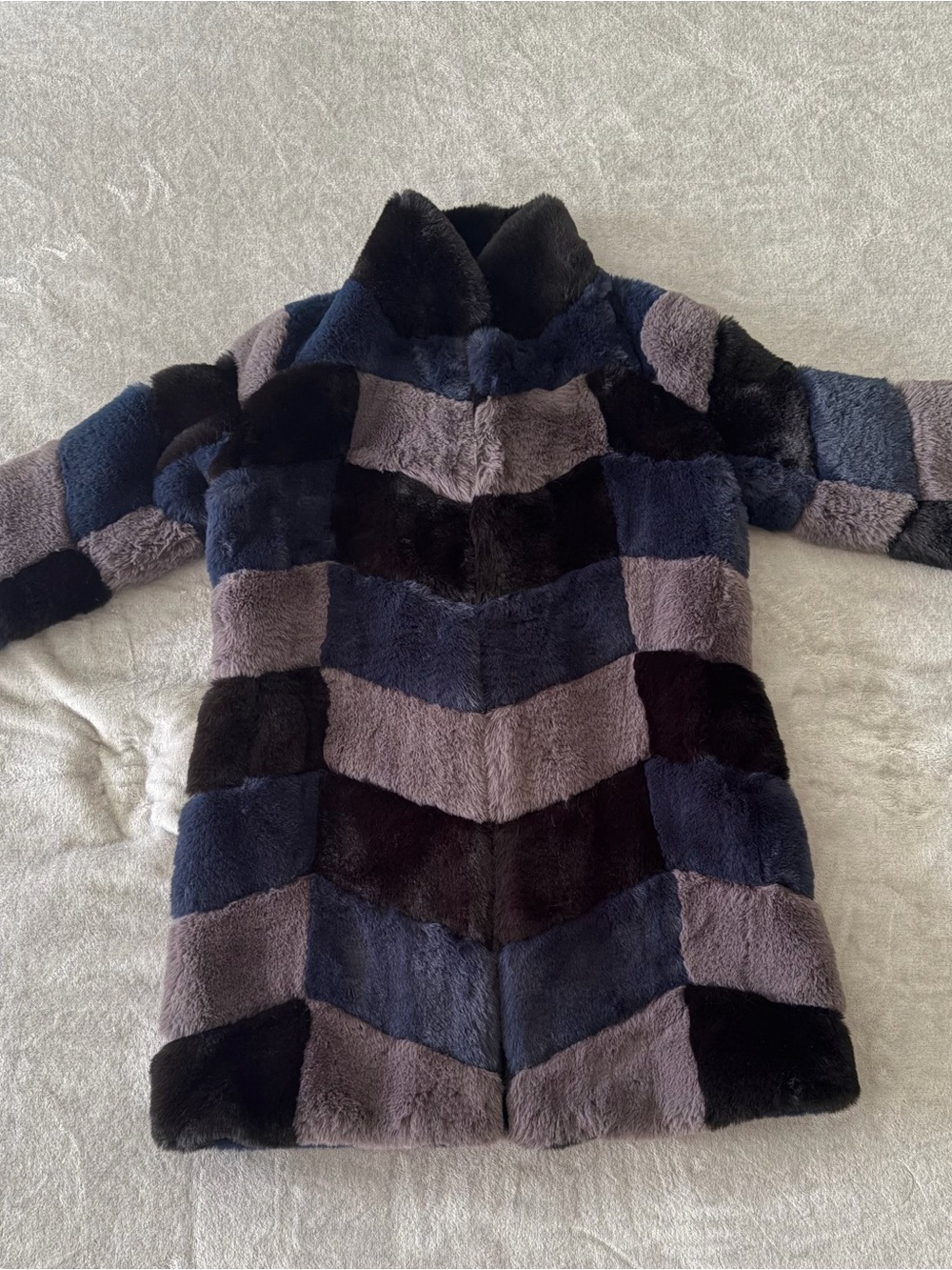 Runway Collection NWT BCBG Faux Fur coat. - Picture 14 of 14